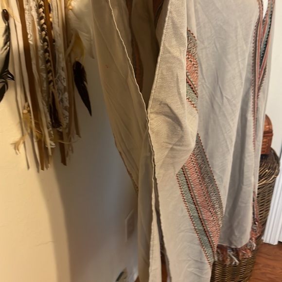 NWT - Tan Fringed Shawl/ O/S Embroidered Colors Burnt Orange, Black, Brown - Picture 4 of 10